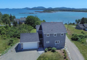 Nearly-new, Amazing Views! Close To Acadia